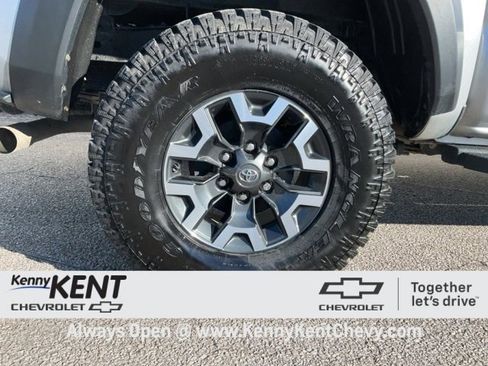 Used 2021 Toyota Tacoma TRD Off-Road w/ Technology Package image 11