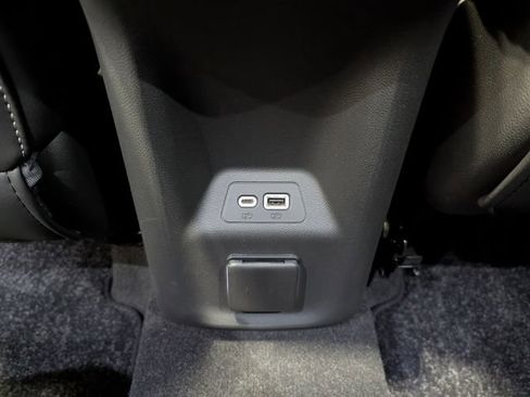 Used 2023 Buick Envision Avenir AWD/4WD image 11