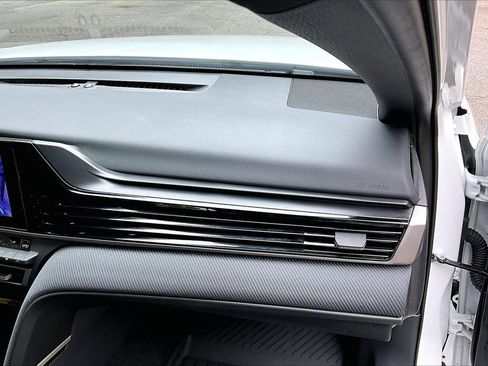 Used 2025 Toyota Camry SE FWD image 23