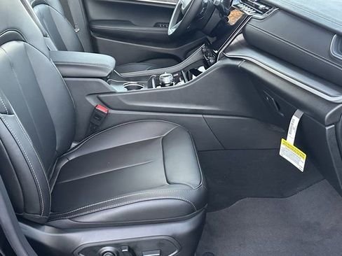 New 2025 Jeep Grand Cherokee Limited image 15