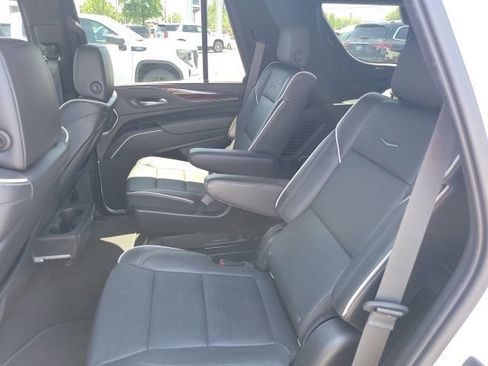 Used 2021 Cadillac Escalade Premium Luxury AWD/4WD image 5