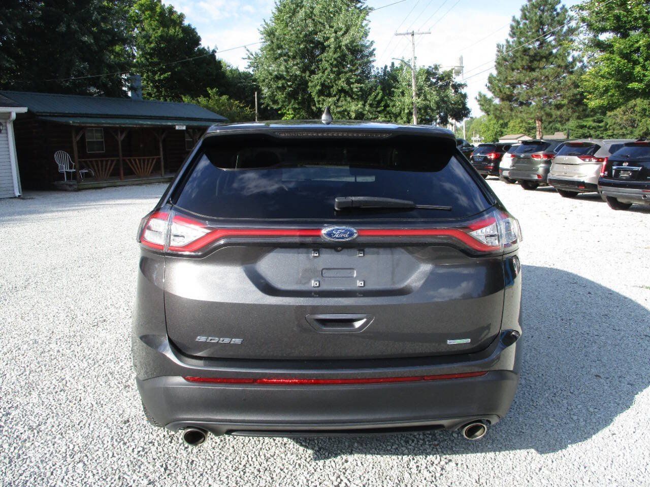 Used 2017 Ford Edge SE w/ Cargo Accessory Package FWD image 4