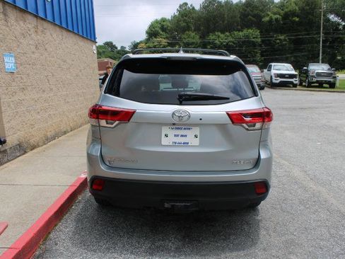 Used 2017 Toyota Highlander XLE AWD/4WD image 5