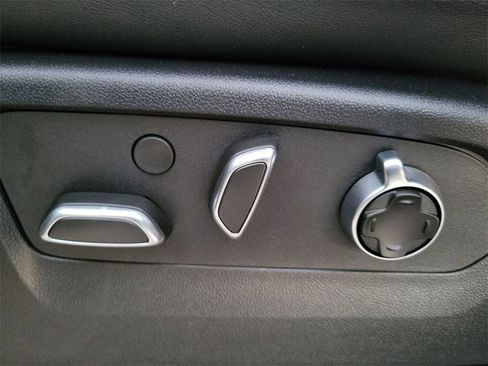 Used 2025 Cadillac Escalade Sport Platinum w/ LPO, ONYX Package image 17