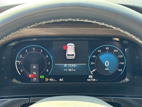 Used 2024 Volkswagen Atlas SE w/ Panoramic Sunroof Package image 16