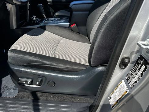 Used 2020 Toyota 4Runner SR5 AWD/4WD image 22