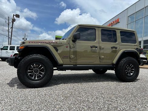 Used 2025 Jeep Wrangler Unlimited Rubicon AWD/4WD image 2