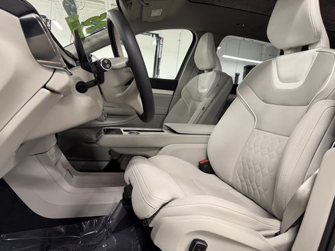 Used 2025 Volvo EX90 Ultra AWD/4WD image 5