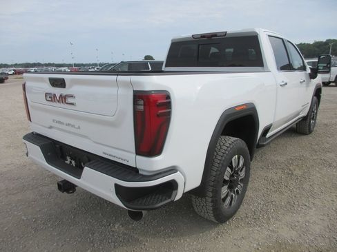 New 2026 GMC Sierra 2500 Denali w/ Denali Reserve Package AWD/4WD image 5