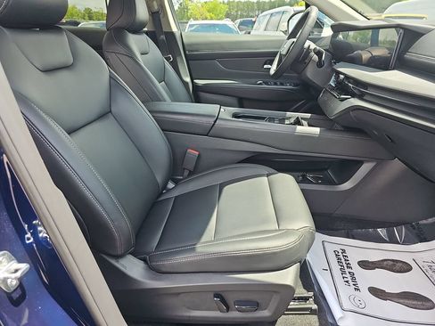 Used 2025 Nissan Murano SV AWD/4WD image 14