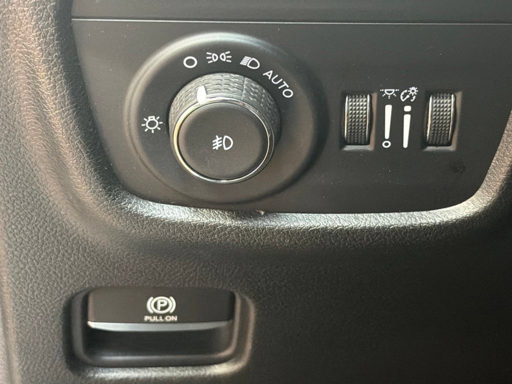 Used 2021 Jeep Grand Cherokee L Limited AWD/4WD image 25