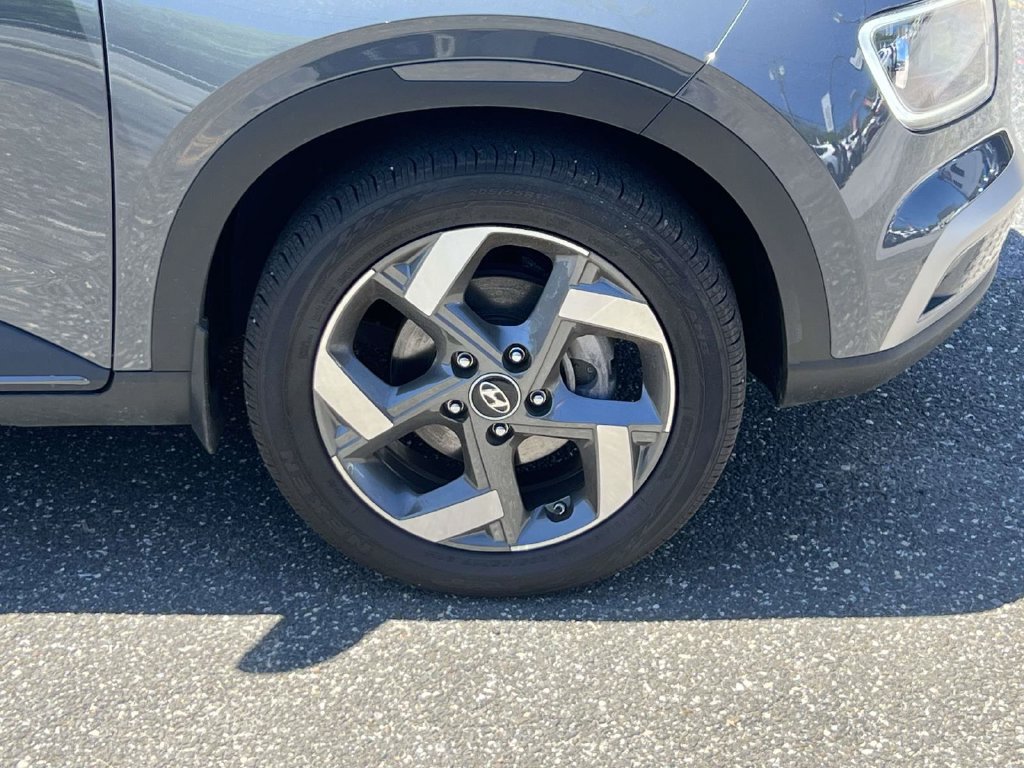 Used 2024 Hyundai Venue Limited FWD image 8