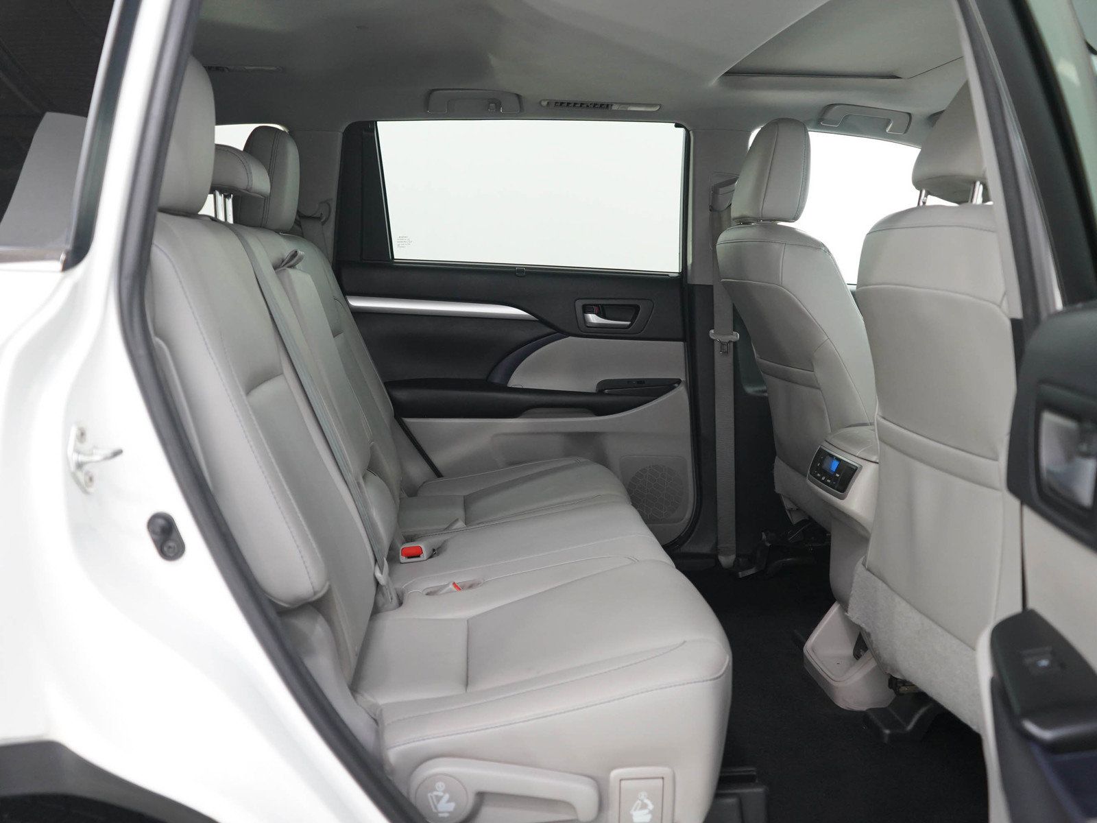 Used 2016 Toyota Highlander XLE w/ Protection Package #3 AWD/4WD image 12