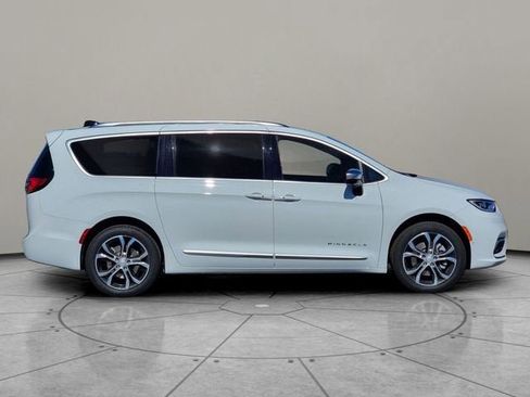 New 2026 Chrysler Pacifica Pinnacle AWD/4WD image 13