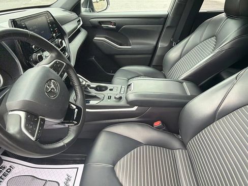 Used 2022 Toyota Highlander XSE AWD/4WD image 14