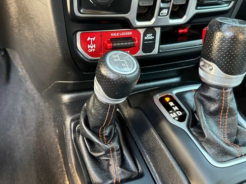 Used 2021 Jeep Gladiator Mojave AWD/4WD image 29