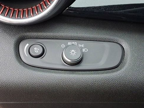 Used 2025 Chevrolet Trax RS w/ Driver Confidence Package image 27