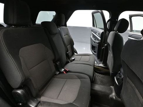 Used 2017 Ford Explorer XLT AWD/4WD image 41