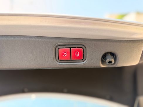 Used 2021 Mercedes-Benz E 350 4MATIC Sedan image 9