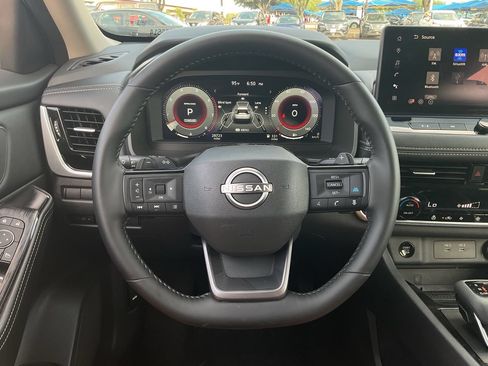 Used 2026 Nissan Rogue SL FWD image 28