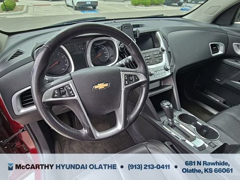 Used 2017 Chevrolet Equinox Premier w/ Enhanced Convenience Package AWD/4WD image 3