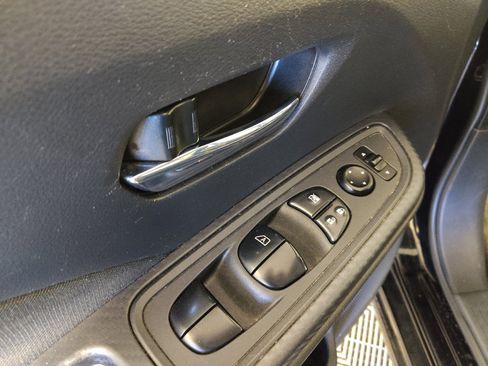 Used 2021 Nissan Versa SV FWD image 27