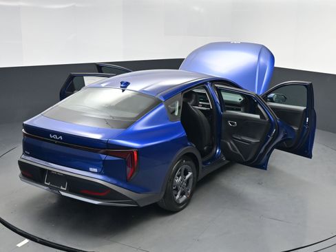 New 2026 Kia K4 FWD image 32