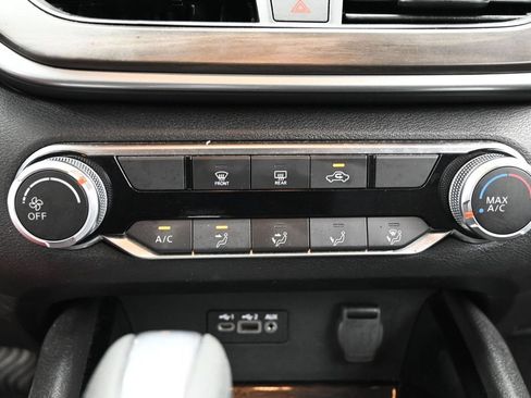 Used 2024 Nissan Altima 2.5 SV FWD image 14