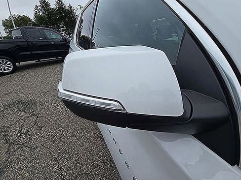 Used 2023 Chevrolet Traverse LT image 56