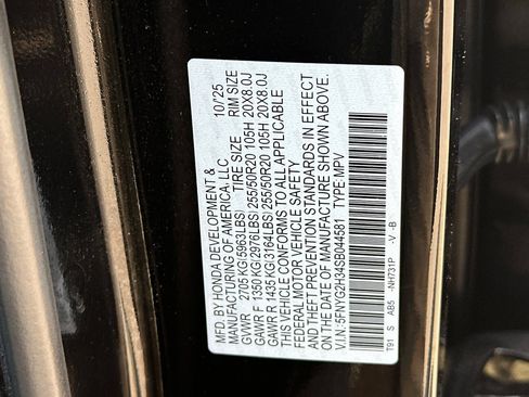 Used 2025 Honda Pilot Sport image 31
