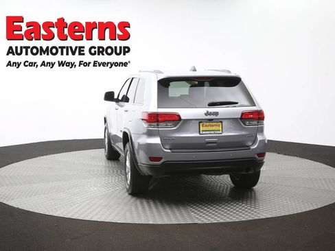 Used 2021 Jeep Grand Cherokee Laredo w/ Security & Convenience Group AWD/4WD image 39