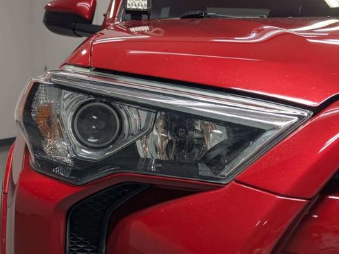 Used 2019 Toyota 4Runner SR5 AWD/4WD image 27