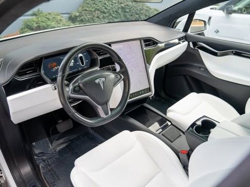 Used 2020 Tesla Model X Long Range image 29