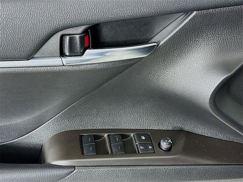 Used 2023 Toyota Camry SE image 17