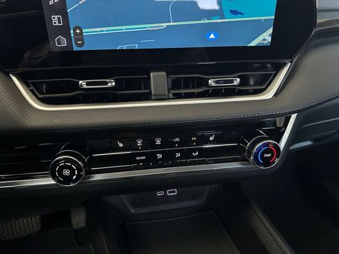 Used 2025 Chevrolet Equinox LT FWD image 16