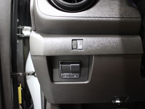 Used 2025 Chevrolet Colorado Trail Boss AWD/4WD image 9