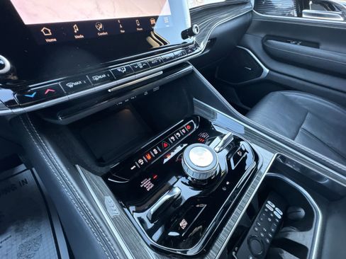 Used 2022 Jeep Wagoneer Series III w/ Convenience Group I image 16