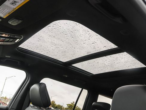 New 2025 Jeep Grand Cherokee L Limited image 5