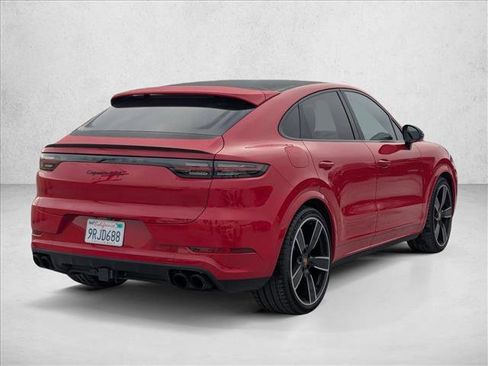 Used 2022 Porsche Cayenne Turbo image 5