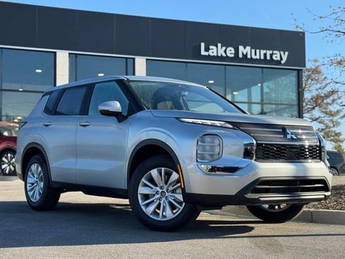 New 2026 Mitsubishi Outlander ES image 1