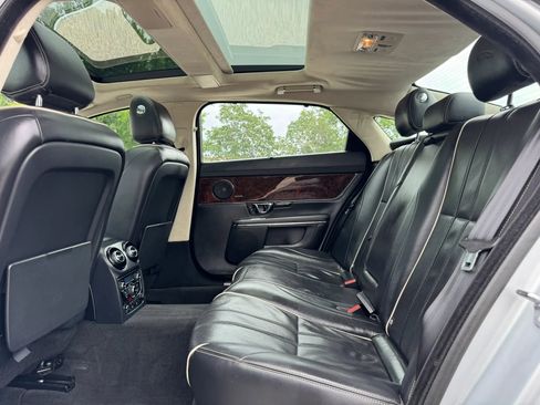 Used 2014 Jaguar XJ L Portfolio RWD image 19
