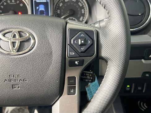 Used 2022 Toyota Tacoma SR5 w/ Technology Package RWD image 19
