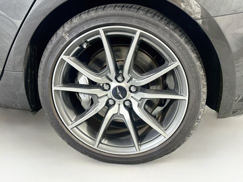 Used 2025 Genesis G70 2.5T AWD/4WD image 11