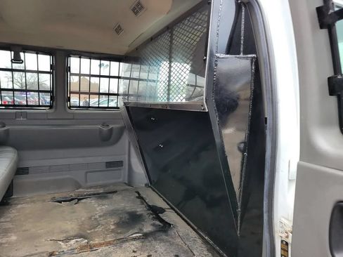 Used 2017 GMC Savana 3500 LS RWD image 16