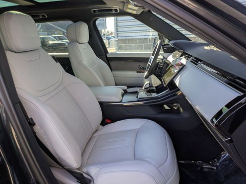 Used 2025 Land Rover Range Rover Sport SE image 30