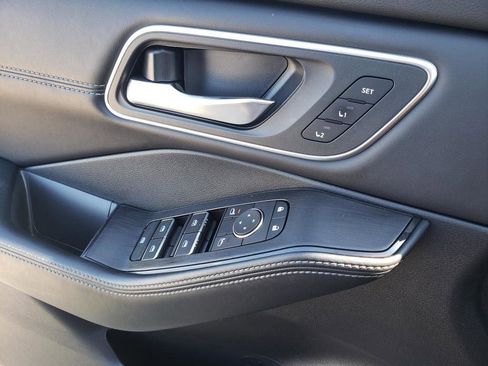 Certified 2025 Nissan Rogue Platinum w/ Platinum Premium Package image 30