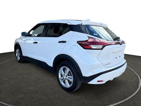 Used 2022 Nissan Kicks S image 3