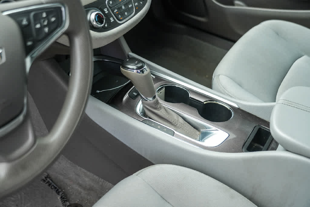 Used 2020 Chevrolet Malibu LT FWD image 19