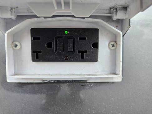 Used 2023 Mercedes-Benz Sprinter 3500 w/ Parking Package image 20