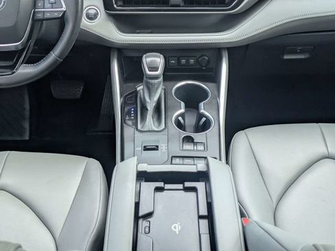 Used 2020 Toyota Highlander XLE FWD image 20